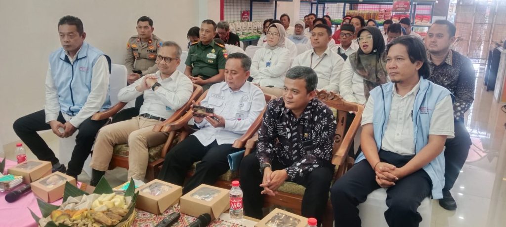 Asekda didampingi camat. Lurah dan kepala KDMP