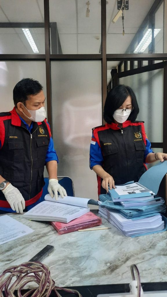 Penyidik geledah Kantor Dis Kominfo