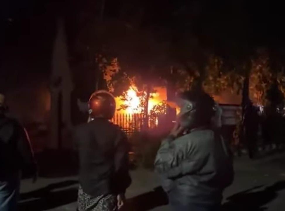 Pembakaran gedung DPRD Kediri