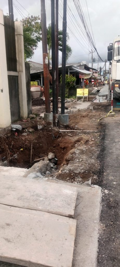 Tiang provider yang belum dipindahkan