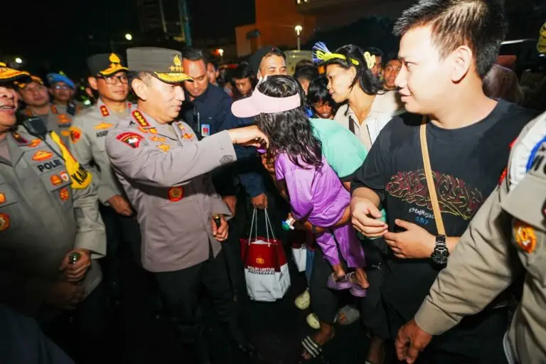 Kapolri Turun Langsung ke HI, Cek Pengamanan Tahun Baru hingga Sapa Masyarakat