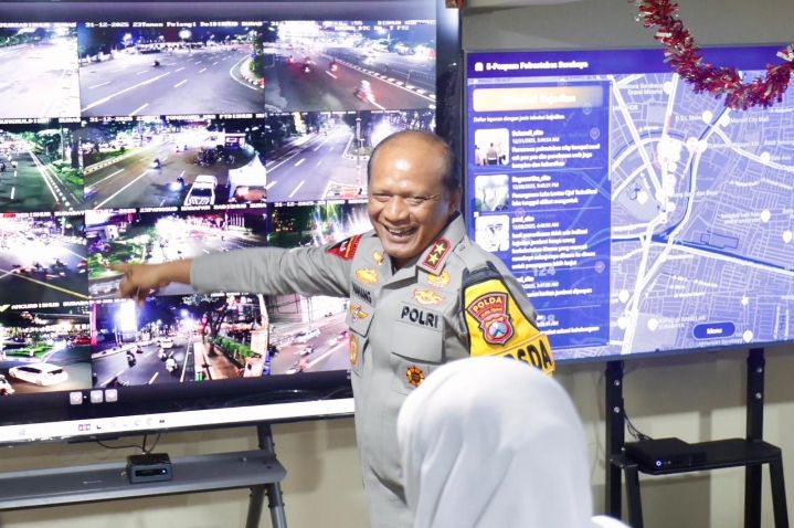 Pemantauan CCTV dilakukan di Pos Pengamanan Bundaran Cito dan Pos Taman Bungkul